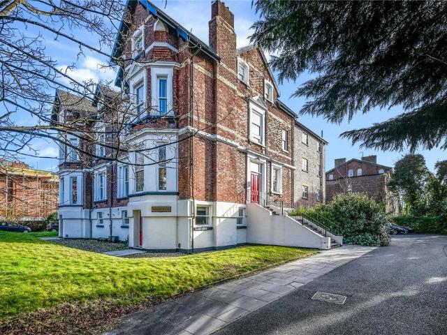 Flat for sale in Crosby, Sefton