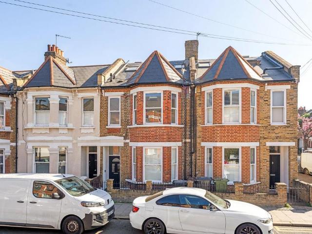Flat for sale in Clapham, Greater London