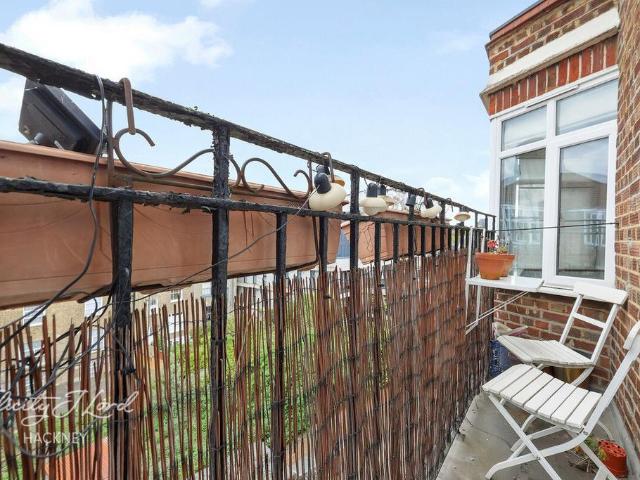 Flat for sale in South Hackney, Greater London