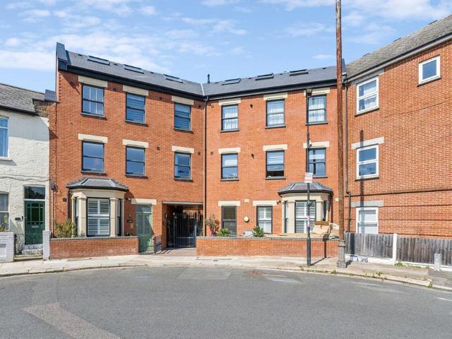 Flat for sale in Greater London