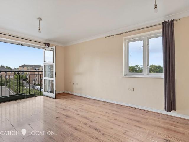 Flat for sale in London Borough of Hackney, Greater London