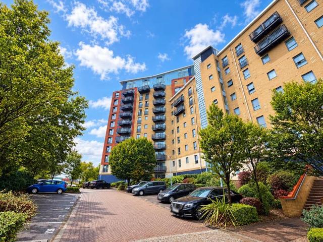 Flat for sale in Custom House, Greater London