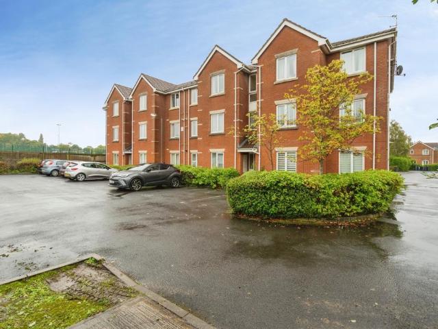 Flat for sale in Farnworth, Bolton