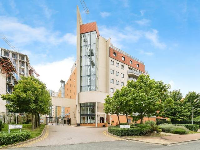 Flat for sale in Silvertown, Greater London