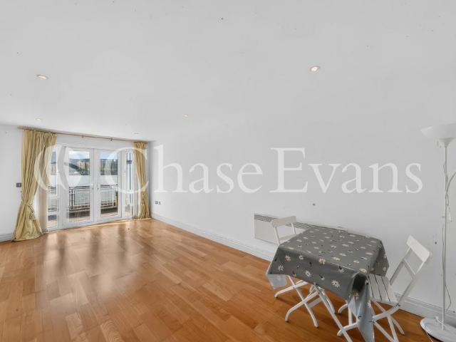 Flat for sale in Isle Of Dogs, Greater London