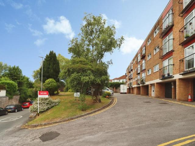 Flat for sale in Westbury on Trym, Bristol