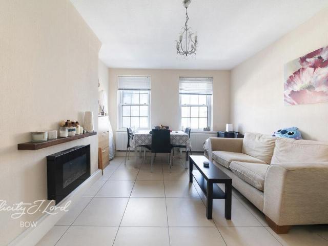 Flat for sale in Bromley-by-Bow, Poplar Grove
