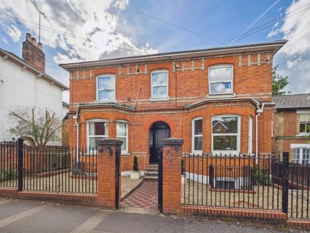 Flat for sale in Reading West, Reading
