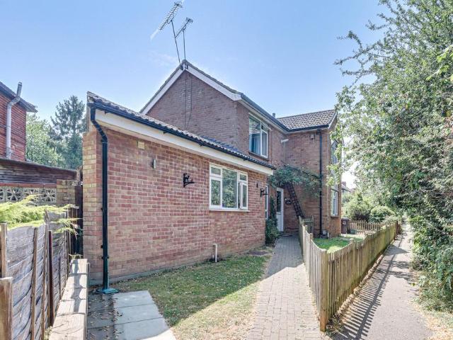Flat for sale in Five Acres, Hertfordshire