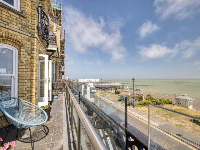 Flat for sale in East Cliff, Acol
