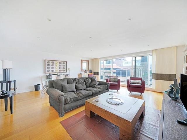 Flat for sale in Greater London