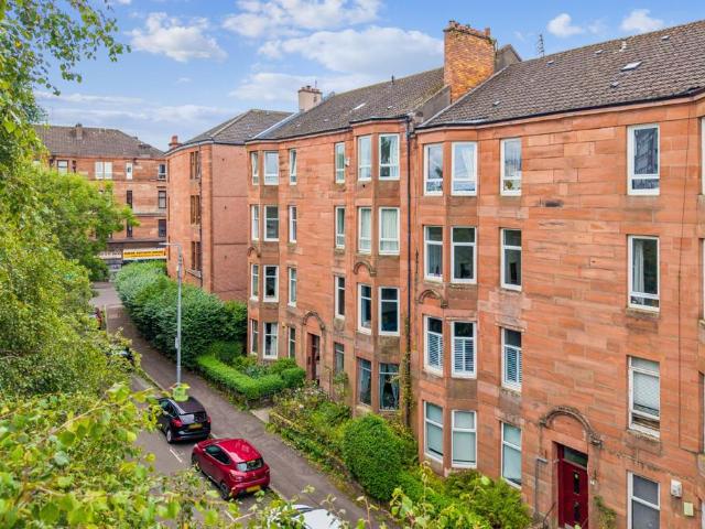 Flat for sale in Maryhill, Scotland