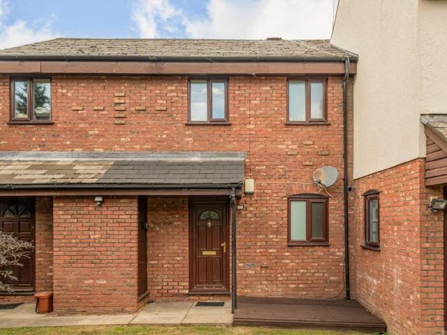Flat for sale in Buckhurst Hill, Epping Forest