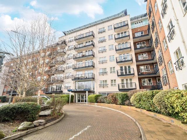 Flat for sale in Norbiton, Greater London