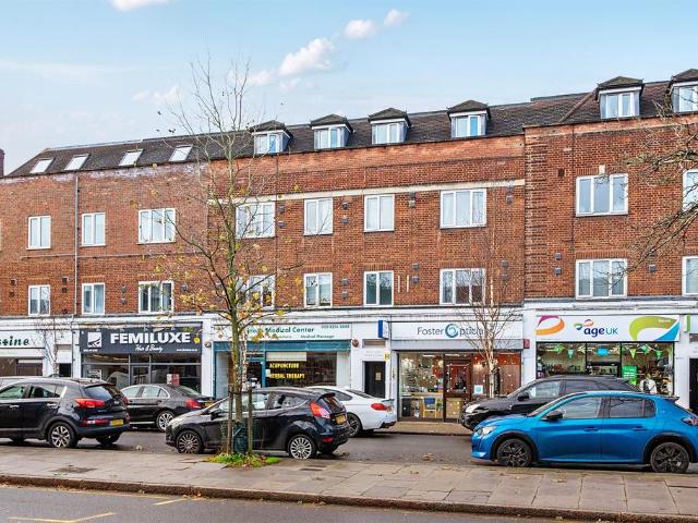 Flat for sale in New Barnet, Greater London