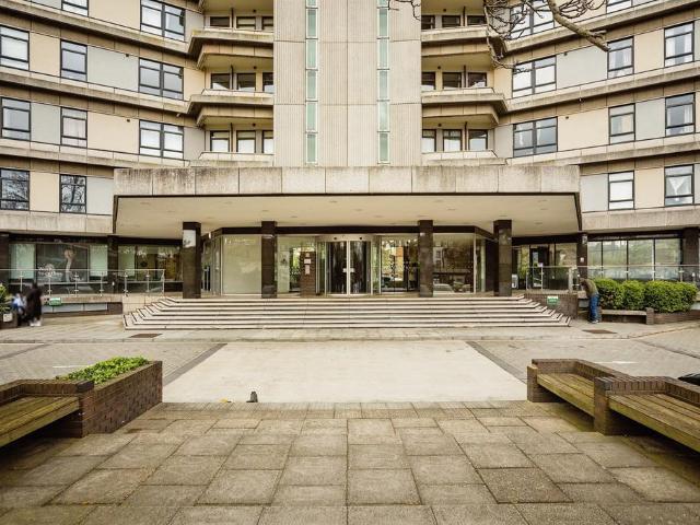 Flat for sale in Repton Manor, Bridgefield
