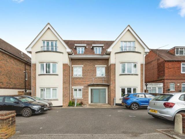 Flat for sale in Red Hill, Surrey