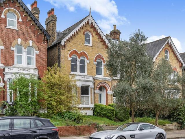 Flat for sale in Nunhead, Greater London
