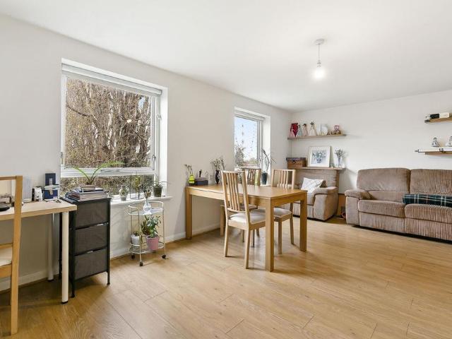 Flat for sale in Wandsworth, Greater London