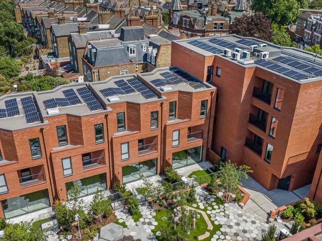 Flat for sale in Hornsey, Greater London
