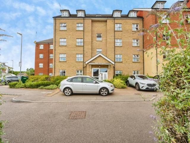Flat for sale in Cauldwell, Bedford