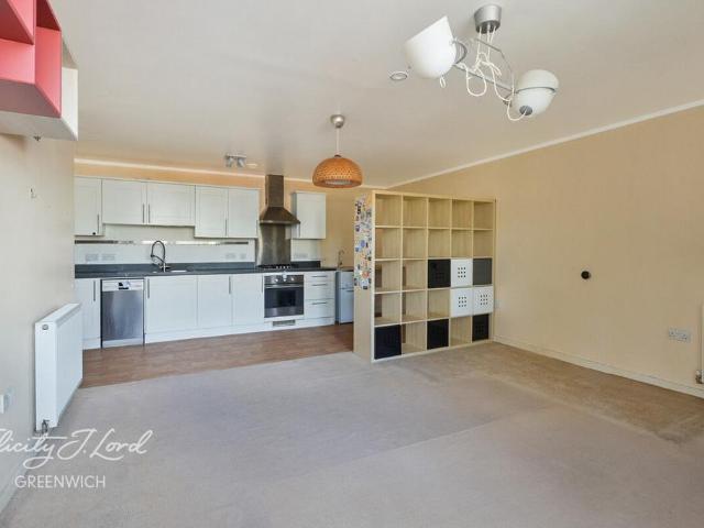 Flat for sale in Hughesfield Estate, Greater London