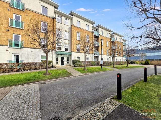 Flat for sale in Pachesham Park, Surrey