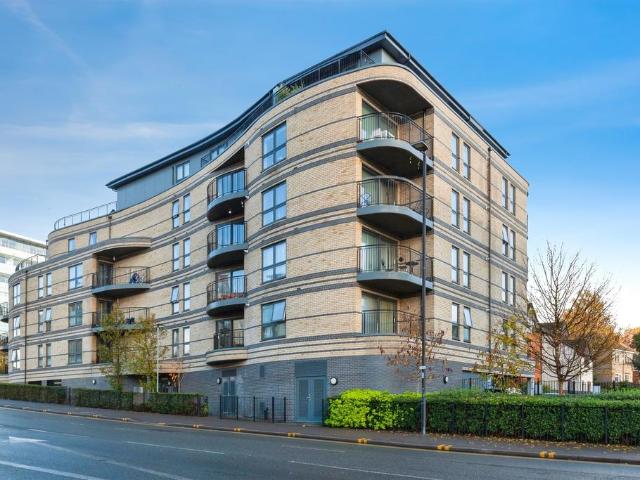 Flat for sale in Slough