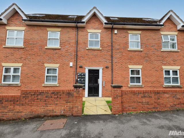 Flat for sale in Runcorn, Cheshire