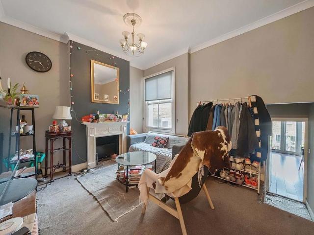 Flat for sale in Fulham, Greater London