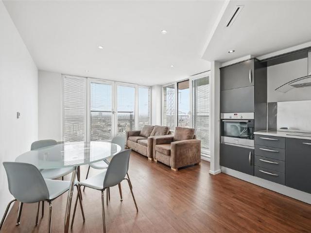 Flat for sale in Custom House, Greater London