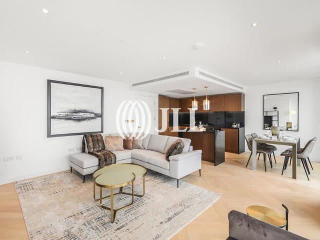 Flat for sale in Canary Wharf, Greater London
