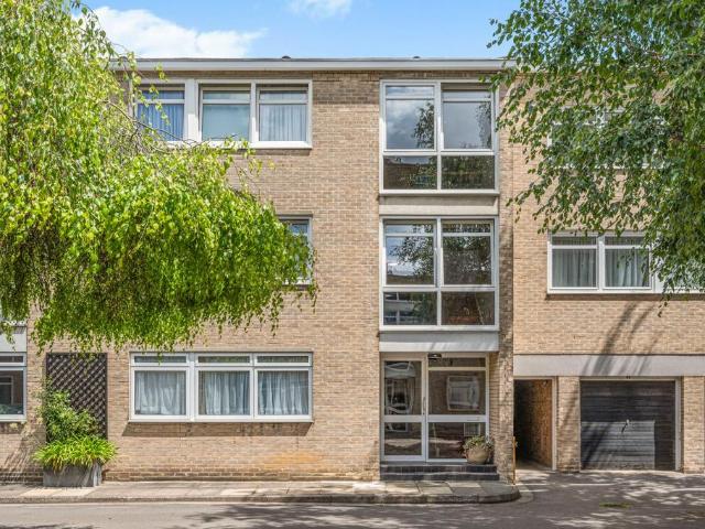 Flat for sale in Fitzrovia, Greater London