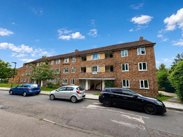 Flat for sale in East Dulwich, Greater London