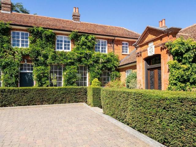 Flat for sale in Hertford, Colliers End