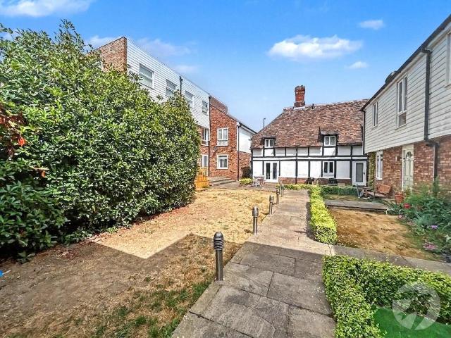 Flat for sale in North Cray, Greater London