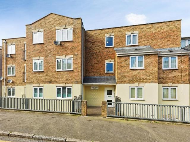 Flat for sale in West Cliff, Acol