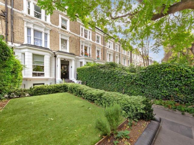 Flat for sale in Notting Hill, Greater London