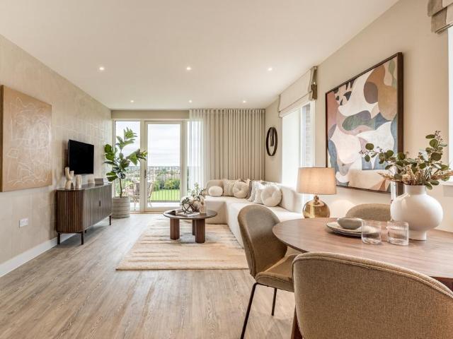 Flat for sale in London Borough of Hounslow, Heston