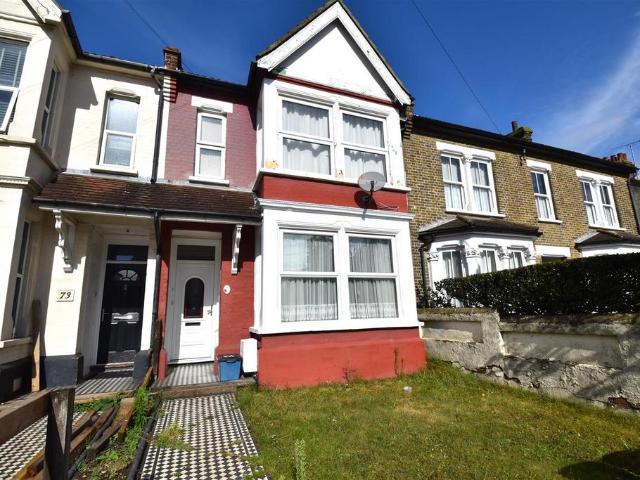 Flat for sale in North Shoebury, Alton Barnes