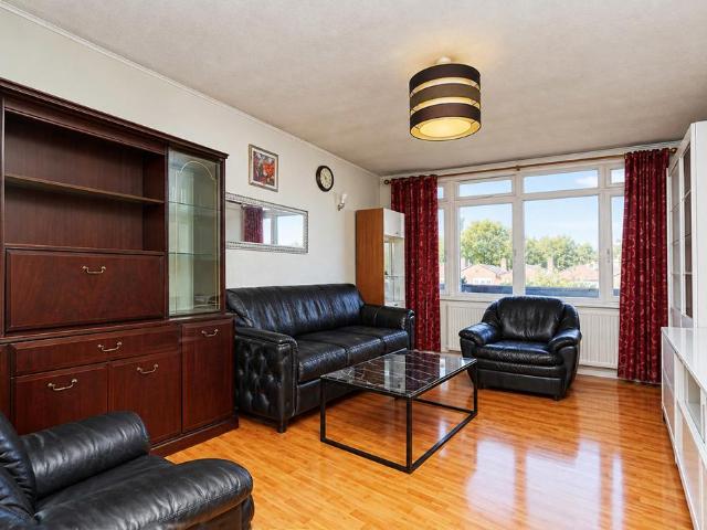 Flat for sale in London Borough of Southwark, Greater London