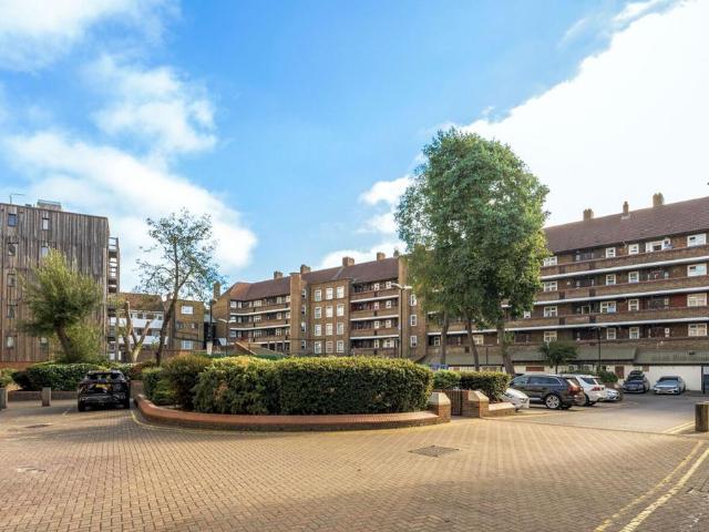 Flat for sale in London Borough of Lambeth, Greater London