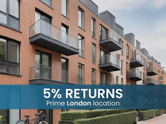 Flat for sale in London Borough of Southwark, Greater London