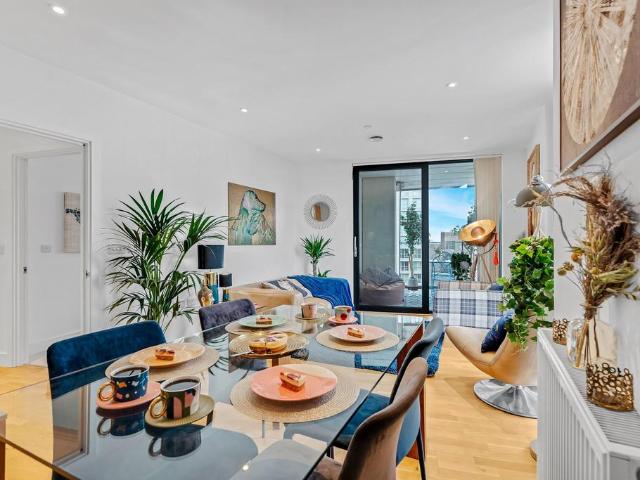 Flat for sale in London Borough of Lewisham, Greater London