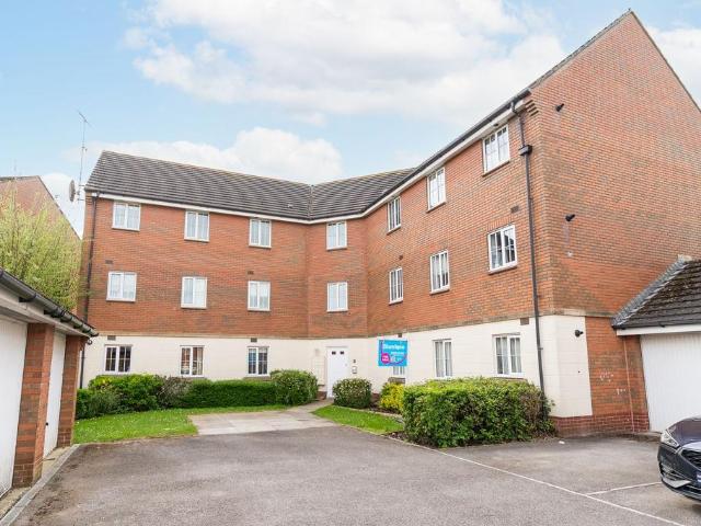 Flat for sale in Coedkernew, Newport