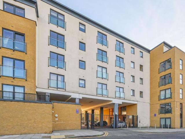 Flat for sale in Isle Of Dogs, Isle Of Man