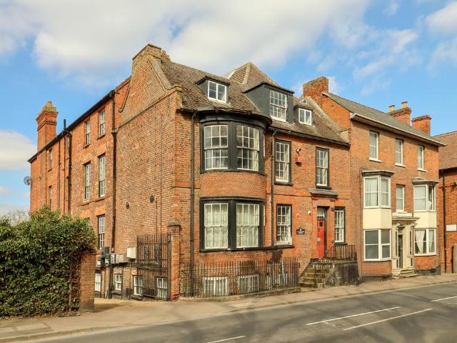 Flat for sale in Chedburgh, Suffolk