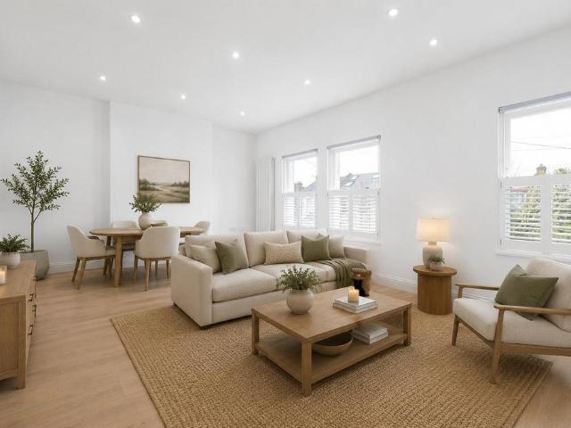 Flat for sale in Balham, Greater London