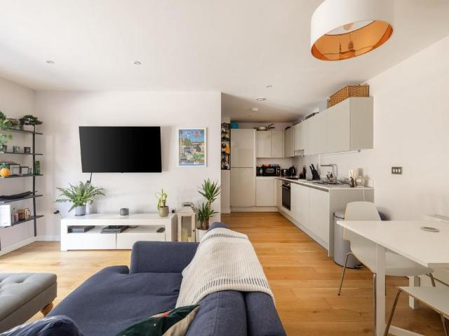 Flat for sale in Wapping Wharf, Feckenham
