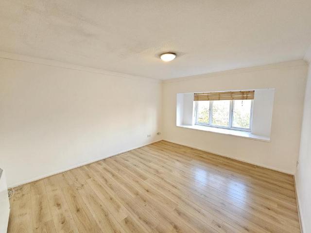 Flat for sale in Finchley, Greater London